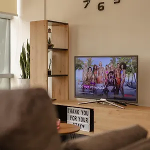 446, Center Apartment